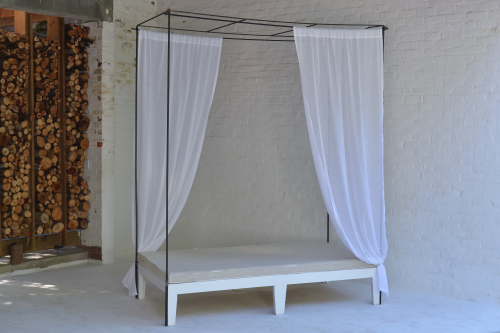 029 Daydreamer daybeds with linen mattress and white curtains